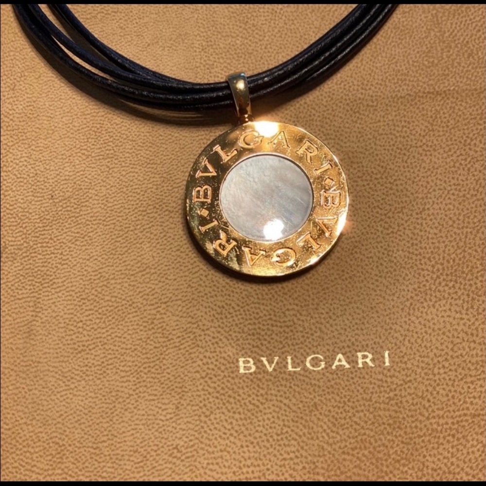 Bulgari Pendant with Leather Choker 18kt